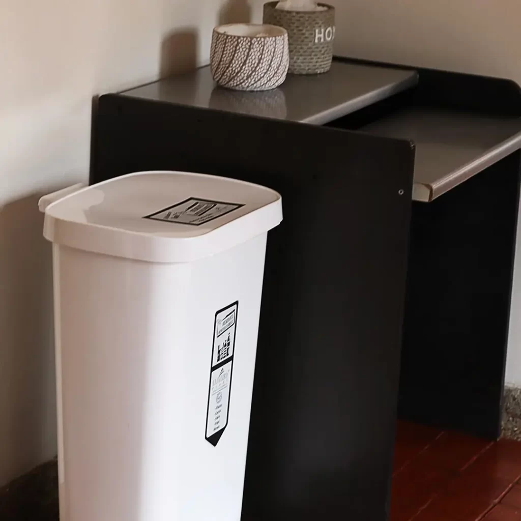 Papelera de Pedal Cuadrada 45 Litros